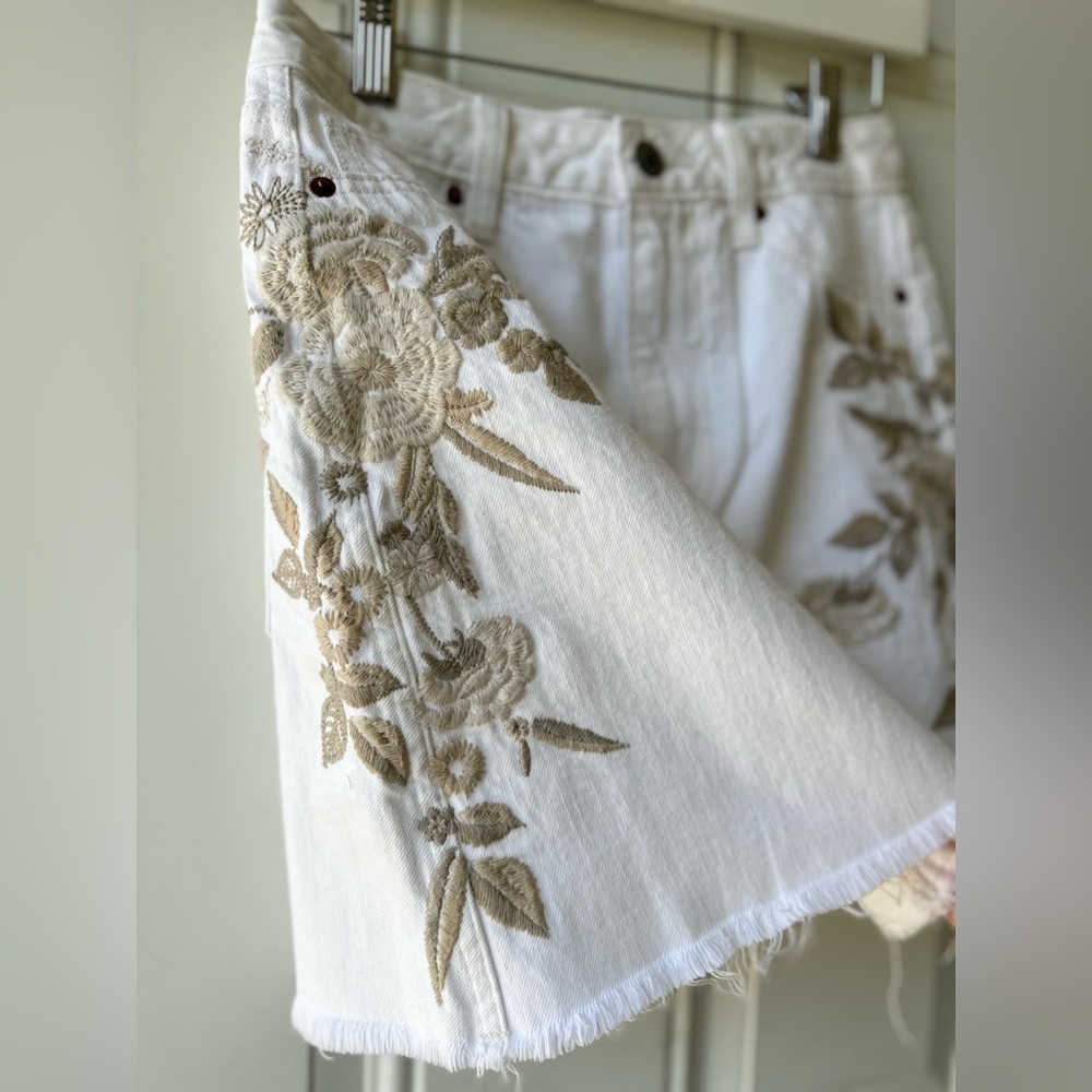 Abercrombie & Fitch White Floral Embroidered Denim Mini Skirt 25/0 - Picture 3 of 7